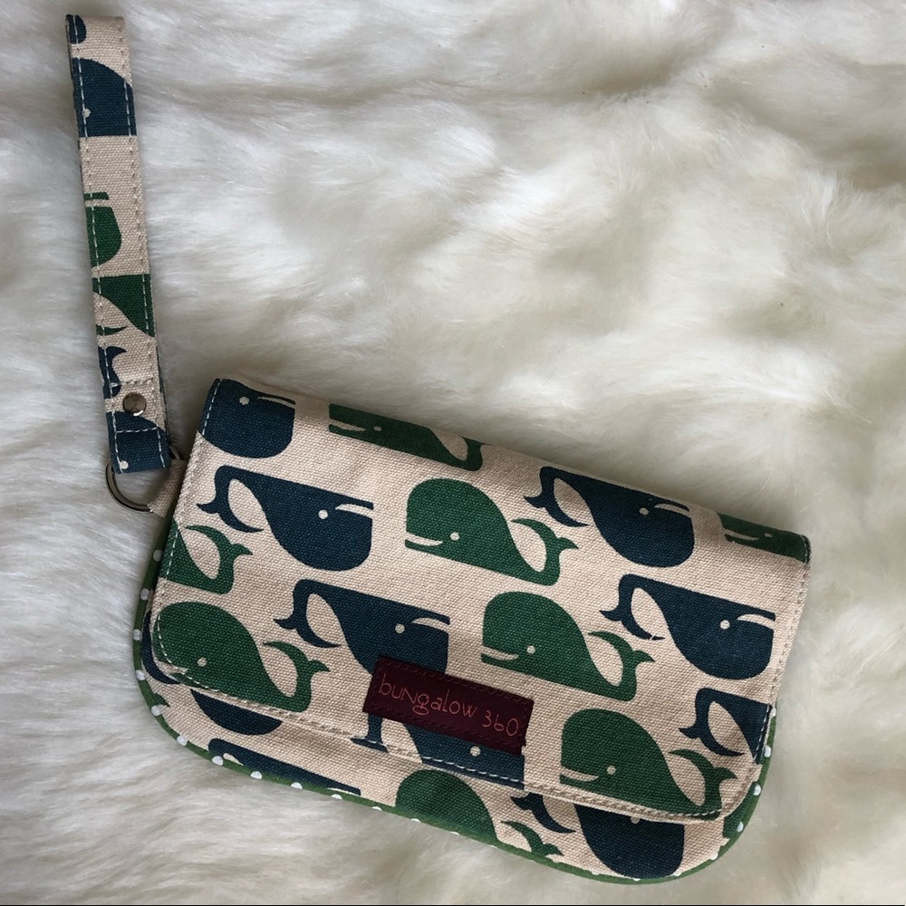 🐳🐋 Bungalow 360 Whale wristlet
